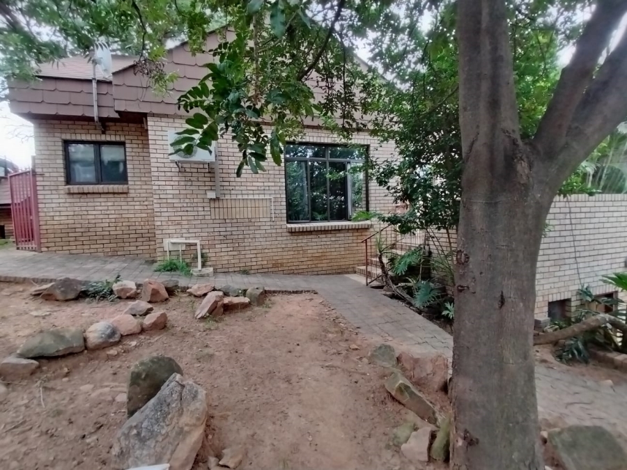5 Bedroom Property for Sale in Safari Gardens North West